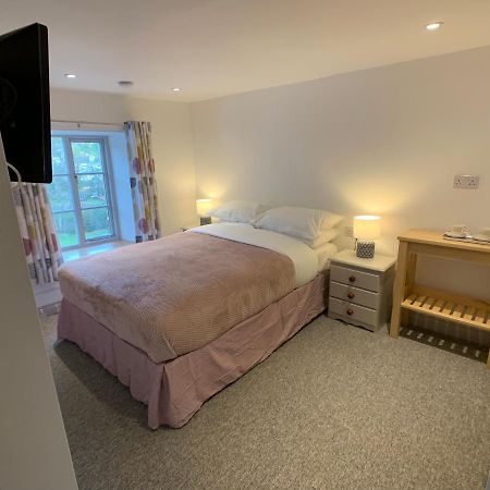 Swan House Tea Room And Bed & Breakfast Lydney Exterior foto