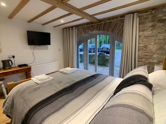 Swan House Tea Room And Bed & Breakfast Lydney Exterior foto